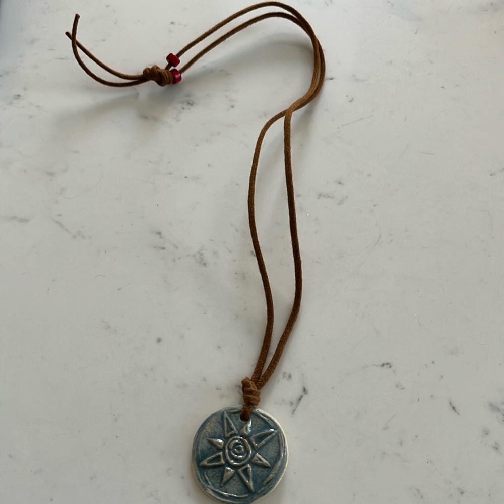 🎄Pottery necklace.